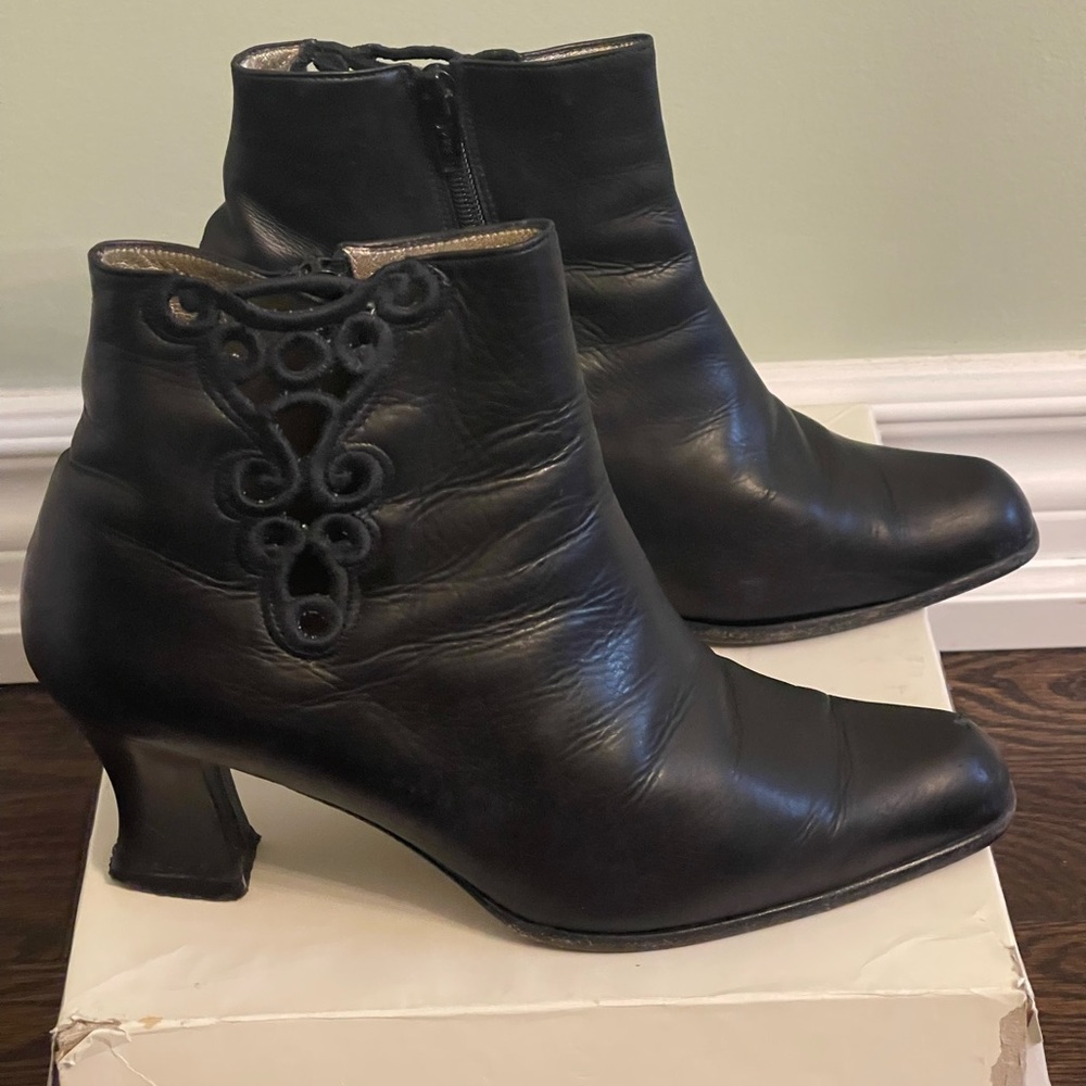 BOCCI Black Ankle Boots Leather with Vintage Embossed Design size 38.5